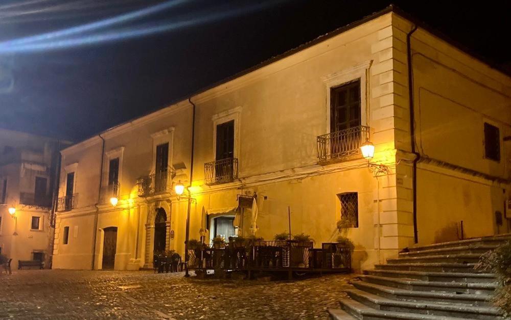 B&B Palazzo Pancaro Altomonte Buitenkant foto