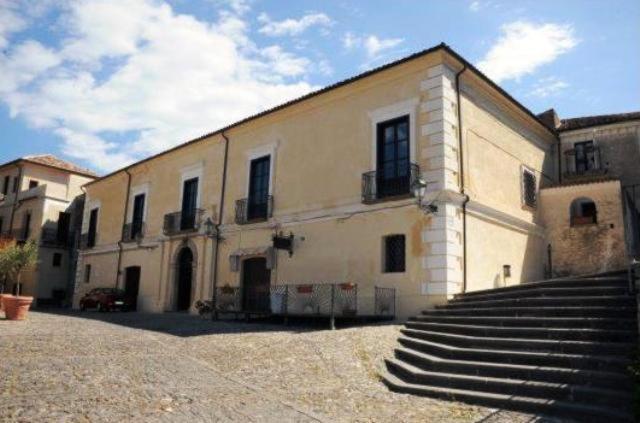 B&B Palazzo Pancaro Altomonte Buitenkant foto
